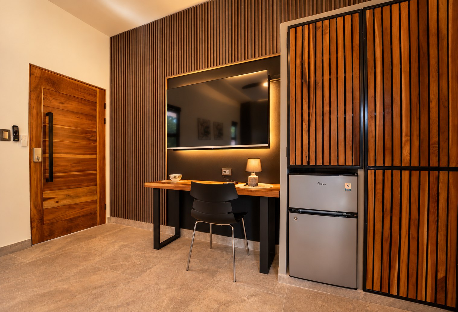 Deluxe King Room — photo 2